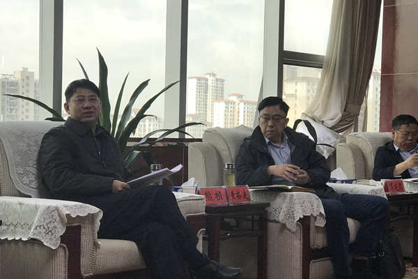 图：公司党委书记、董事长黄桥连于随州市公安局就项目建设问题进行座谈.jpg